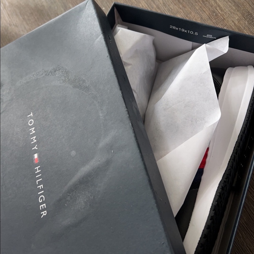 Tommy Hilfiger| Black Sneakers